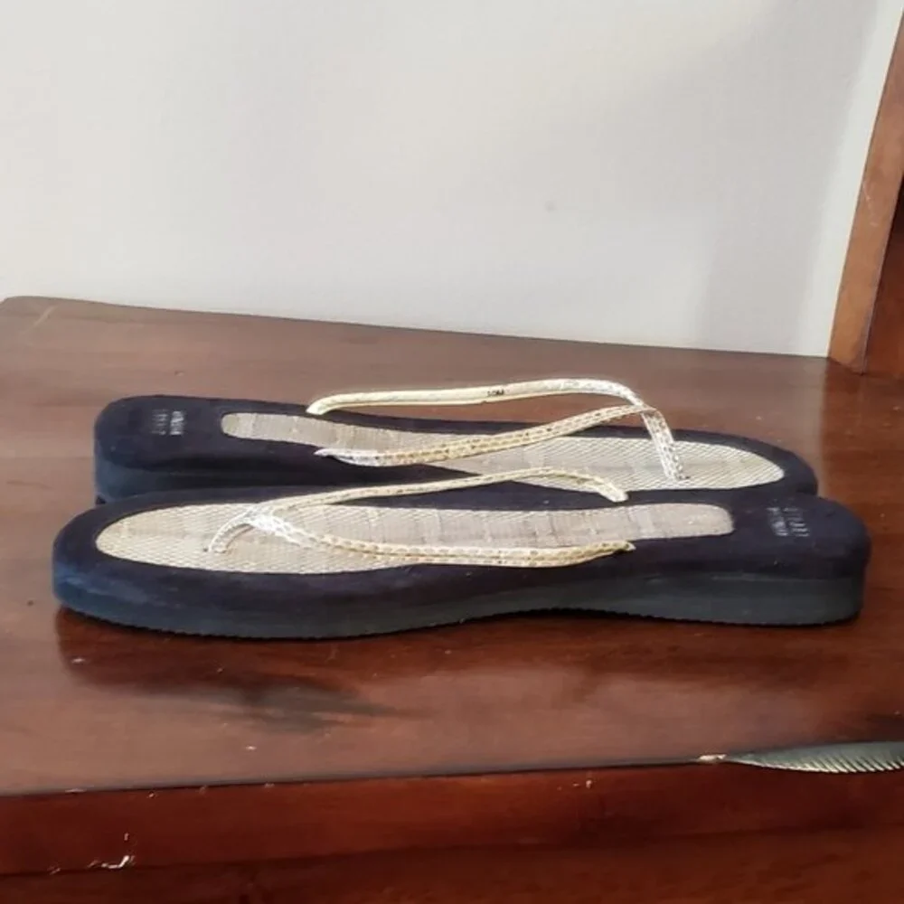 Stuart Weitzman Dayo Serpent Thong Sandals, Size 10